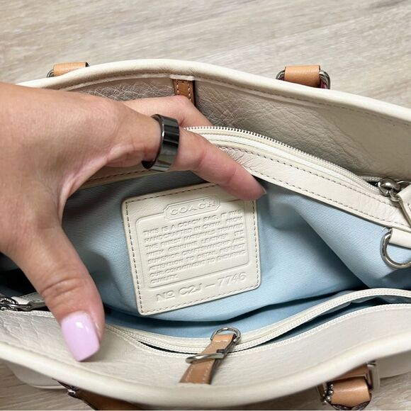 Vintage Coach Hamptons Floral Tote 7746 Printed Canvas and Vachetta 2002 - Picture 9 of 11